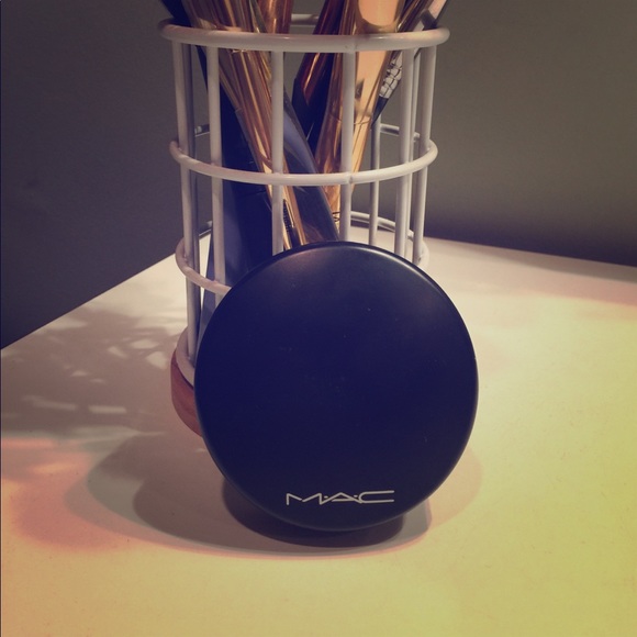 MAC Cosmetics Other - Mac Mineralize (medium)